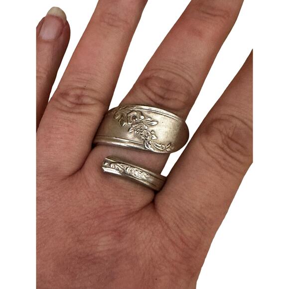 Wrap Style Floral Size 9 Sterling Silver Plated Spoon Ring - Picture 6 of 6